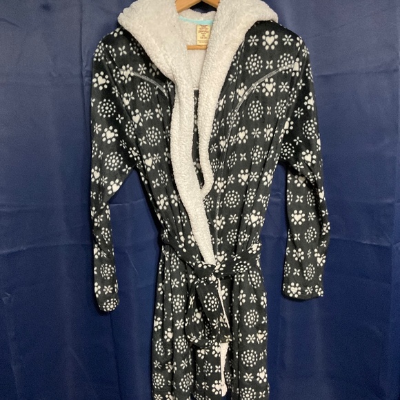 Faded Glory Other - Hooded long sleeve robe with pockets XL.  W32